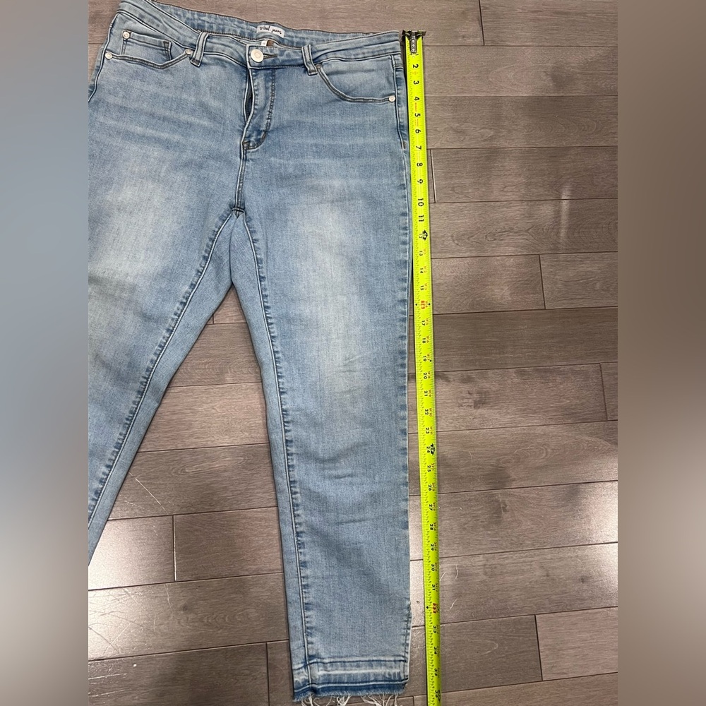 Tribal Jeans Women’s Light Wash Skinny Frayed Hem Stretch Denim, Size 10 - Picture 2 of 8